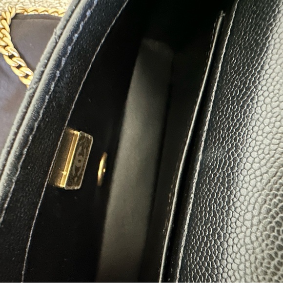 ❤️ CHANEL NEW ❤️ CHANEL Caviar Quilted
Mini Sweetheart Rectangular Flap Black - Picture 2 of 10
